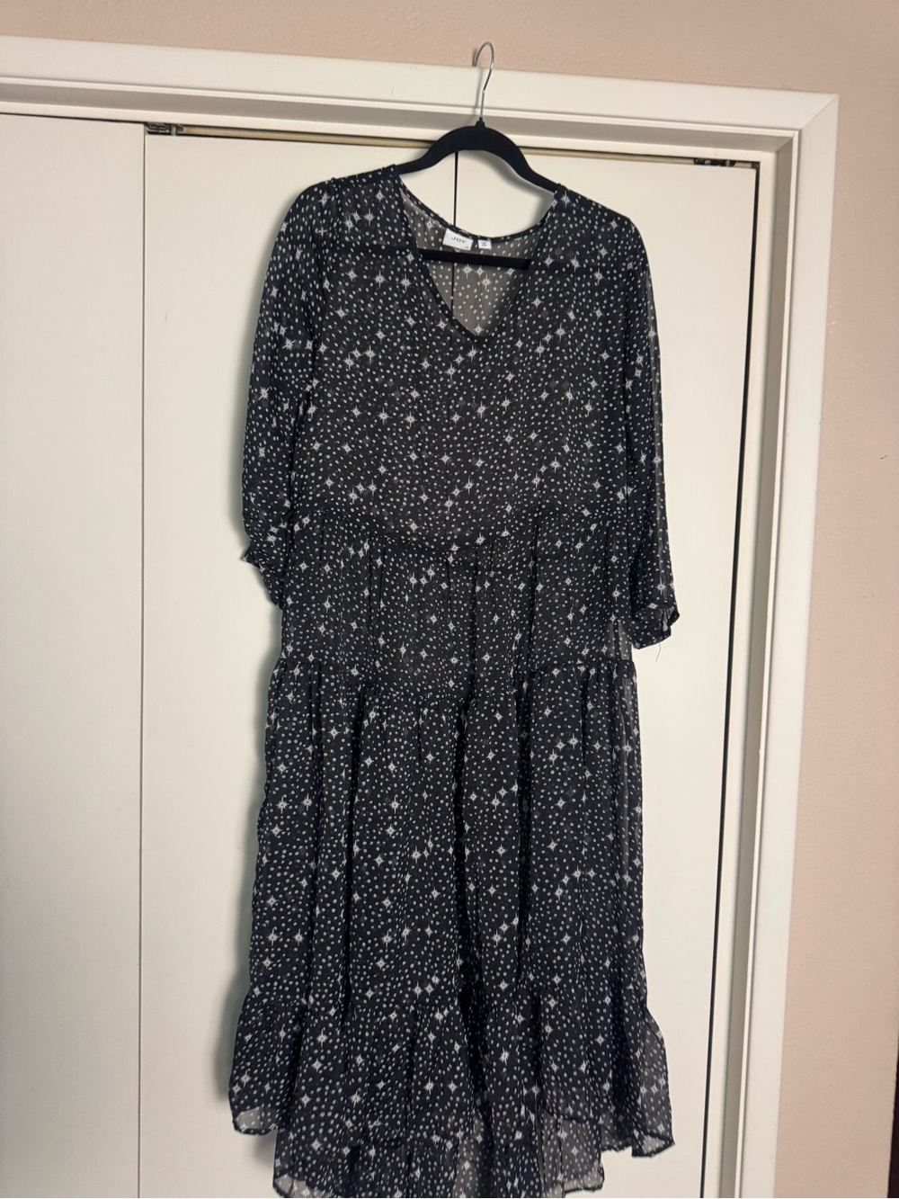 Black Star Print V-Neck Tiered Midi Dress